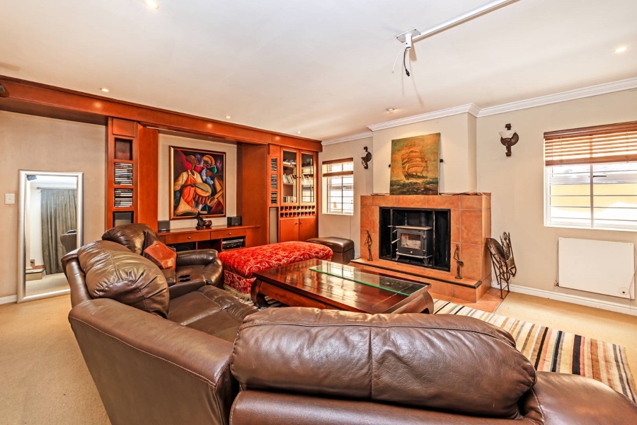 4 Bedroom Property for Sale in Plattekloof Western Cape